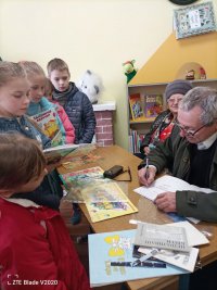 Письменники зустрілись із юними читачами Верхньодніпровська 